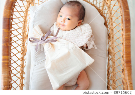 Present baby gift 89715602
