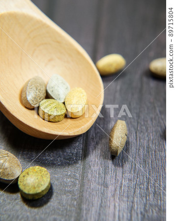 Supplements containing phytochemicals 89715804