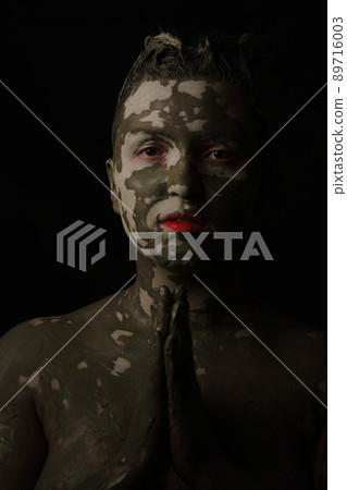 dirty smeared make up 89716003