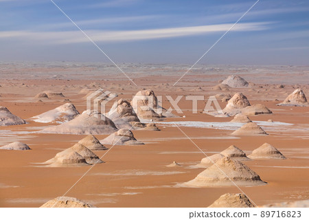 Chalk rocks in the White Desert at sunset. Egypt, Baharia 89716823