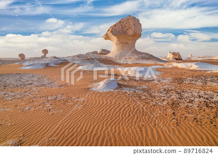 Chalk rocks in the White Desert at sunset. Egypt, Baharia 89716824