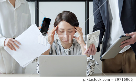 Business scene busy panic harassment Business scene busy panic harassment 89716966