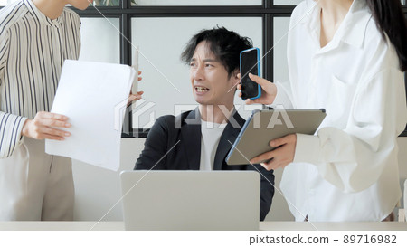 Business scene busy panic harassment 89716982