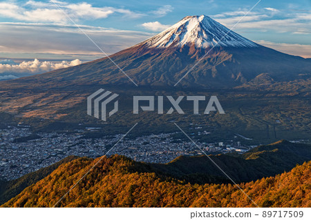 Mountain range of autumn leaves and Mt. Fuji seen from Mitsutoge Mountain range of autumn leaves and Mt. Fuji seen from Mitsutoge 89717509