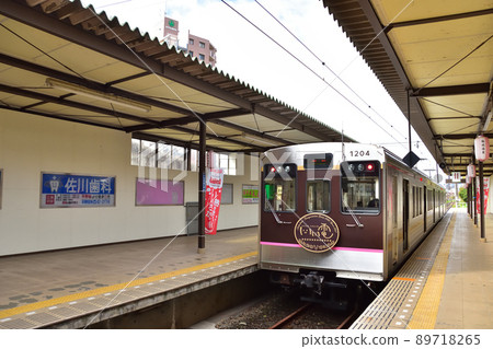 福島交通1000系列列車停靠飯坂溫泉站 89718265