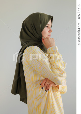 Side view profile face of young muslim woman wearing hijab Side view profile face of young muslim woman wearing hijab 89718500