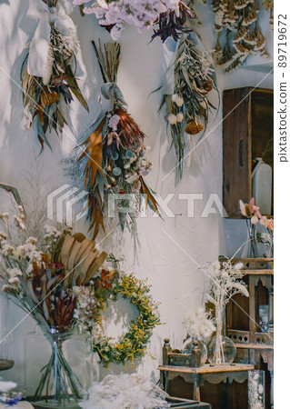 Cafe decorated with dried flowers 89719672