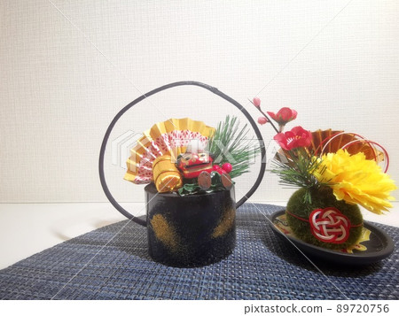 現代新年裝飾小雕像 89720756