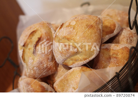 Freshly baked Campagne 89720874