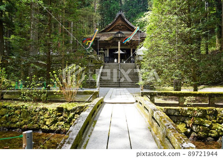 Kozenji is a special head temple of the Tendai sect in Akaho, Komagane City, Nagano Prefecture. 89721944