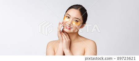 Asian beauty teenager woman care her skin with gold eye masks patches under eyes Asian beauty teenager woman care her skin with gold eye masks patches under eyes 89723621