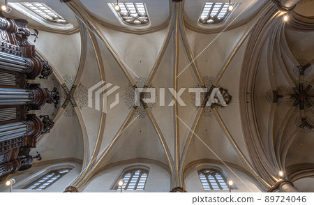 Hasselt, Limburg, Belgium - Ceiling of the gothic Saint Quentin cathedral 89724046