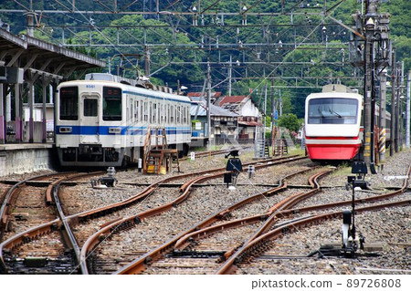 在山區的終點站“Kuzuu”...... [特快兩毛] 200系列和8000系列 89726808