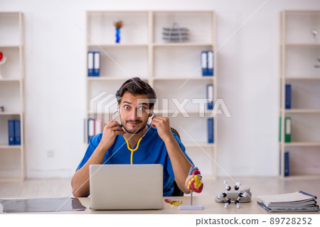 Young male doctor working in the clinic 89728252
