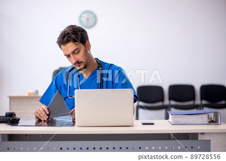 Young male doctor radiologist working in the clinic 89728556