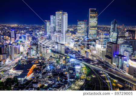 從名古屋市環球門看名古屋站夜景 從名古屋市環球門看名古屋站夜景 89729005