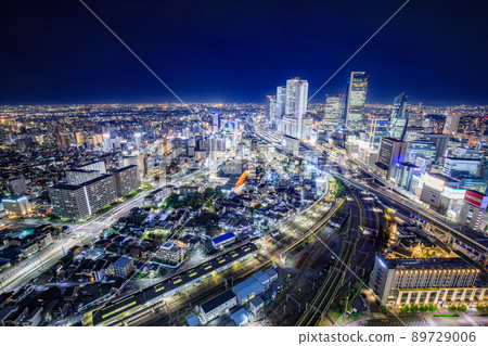 從名古屋市環球門看名古屋站夜景 從名古屋市環球門看名古屋站夜景 89729006