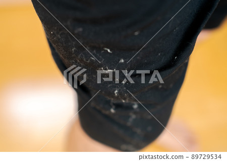 Dust on black clothes stands out 89729534