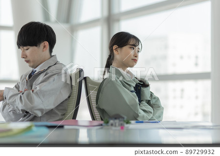 Business scene with disagreements 89729932