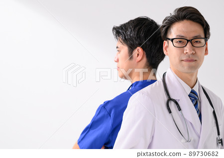 男性醫學影像白大衣聽診器 89730682