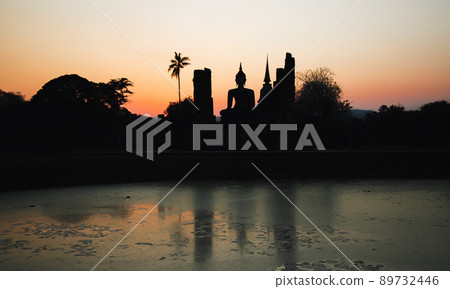 Sunset at Wat Mahathat buddha and temple in Sukhothai Historical Park Sunset at Wat Mahathat buddha and temple in Sukhothai Historical Park 89732446