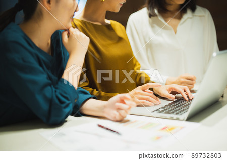 Business office business woman Business office business woman 89732803