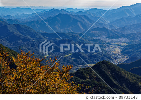 Tsuru city and the mountains of Doshi seen from the Mitsutoge ridgeline 89733148