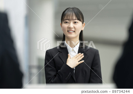 求職形象 正在接受面試的女學生 89734244