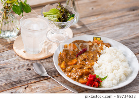 Spicy handmade curry (curry rice) Umeboshi also goes well with curry 89734638