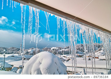 冰柱和藍天（冬季晴天） 89736184