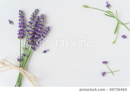 Natural flower frame of lavender mini bouquet Natural flower frame of lavender mini bouquet 89736468
