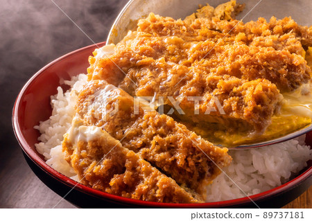 Pork cutlet on rice  89737181