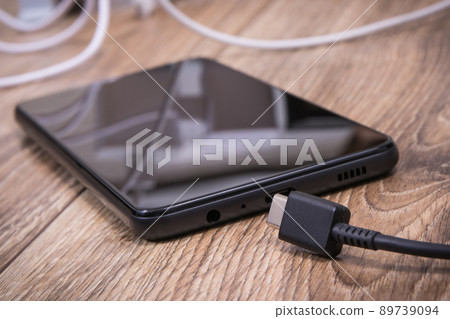 Smartphone and unconnected cable of charger. Telephone charging 89739094