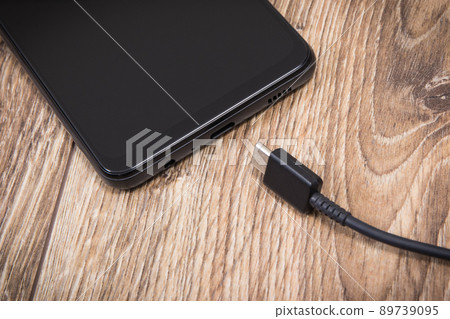Smartphone and unconnected cable of charger. Telephone charging 89739095