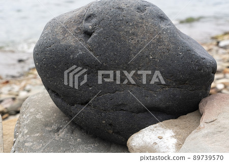 Large dark gray sea stone 89739570