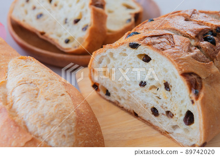 Bread bakery close-up material 89742020