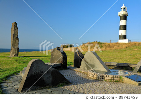 秋田縣男鹿市男鹿半島入道崎燈塔和北緯40度的紀念碑 秋田縣男鹿市男鹿半島入道崎燈塔和北緯40度的紀念碑 89743459