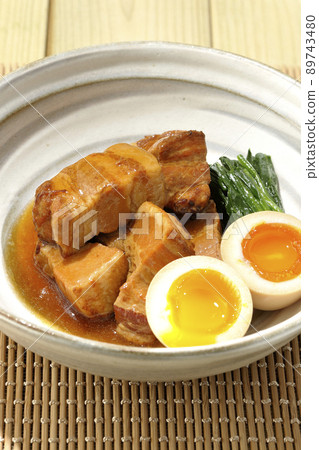 Kakuni pork in a pot, soft-boiled egg and spinach Kakuni pork in a pot, soft-boiled egg and spinach 89743480