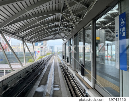 從百合海鷗的前車看到的車站 從百合海鷗的前車看到的車站 89743530