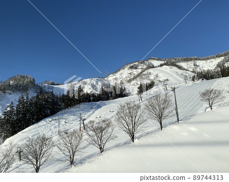 Distress site in a snowy mountain 89744313