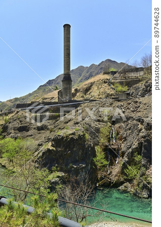 足尾銅礦山遺址 渡瀨川冶煉廠遺址的煙囪 89744628