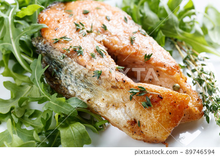 Roasted atlantic salmon . 89746594