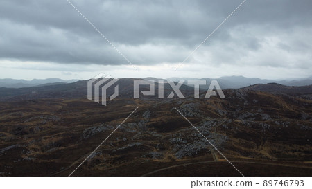 秋吉台國定公園的日出和雨雲！ SDGs 山口縣的地球環境和自然 無人機航拍 礦山城市觀光 89746793