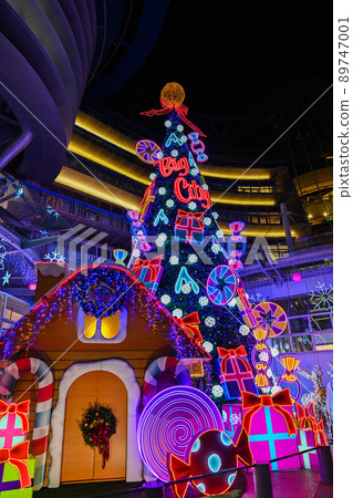 Night view of Jucheng shopping mall in Christmas season in Hsinchu, Taiwan 89747001