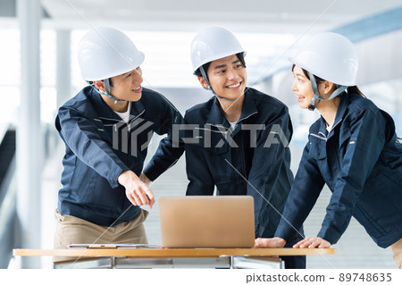 Staff of workers to coordinate 89748635