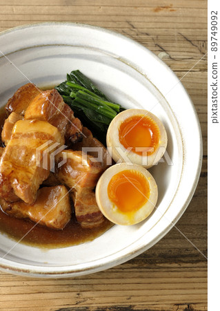 A bird's-eye view of boiled pork in a pot, soft-boiled egg and spinach A bird's-eye view of boiled pork in a pot, soft-boiled egg and spinach 89749092
