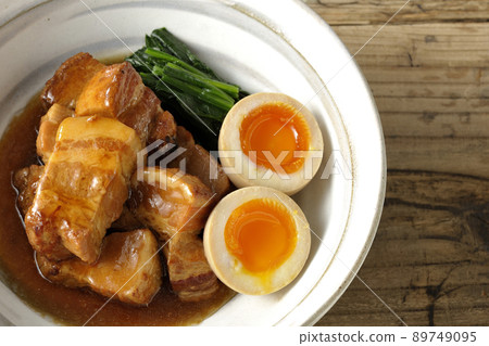A bird's-eye view of boiled pork in a pot, soft-boiled egg and spinach 89749095