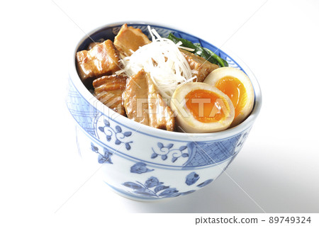 A picture of a pork kakuni bowl with a soft-boiled egg, spinach and white onions on a white background A picture of a pork kakuni bowl with a soft-boiled egg, spinach and white onions on a white background 89749324