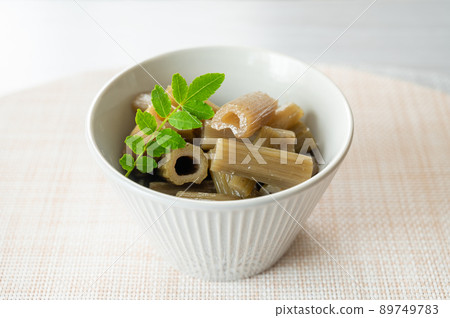 Boiled Butterbur 89749783