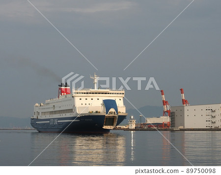 Ferry Osaka II 89750098